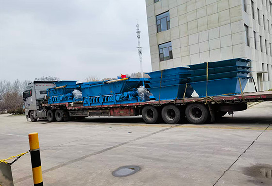 山东东达机电有限责任公司九台加长给煤机顺利发往内蒙古鄂尔多斯